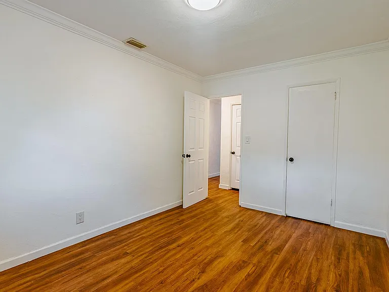 520 NE 58th St — Photo 18