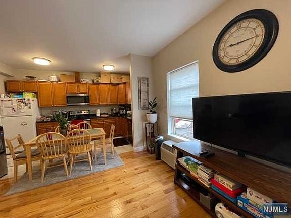5th image of 65 W Madison Ave #2