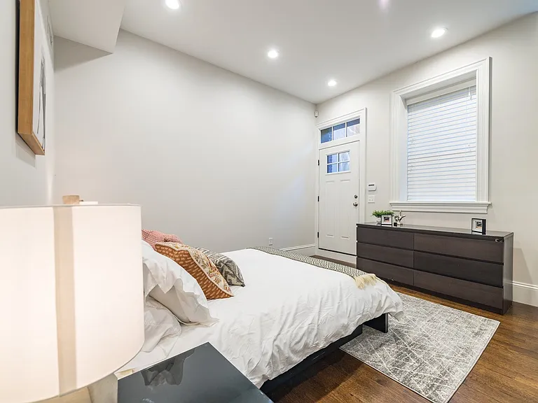 2044 Beacon St #1 — Photo 2