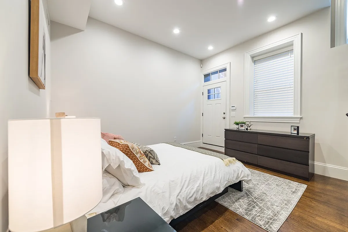 Building Photo - 2044 Beacon St #1