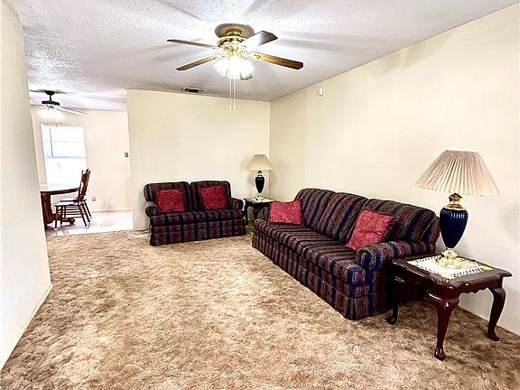 4th image of 1215 W Crockett St