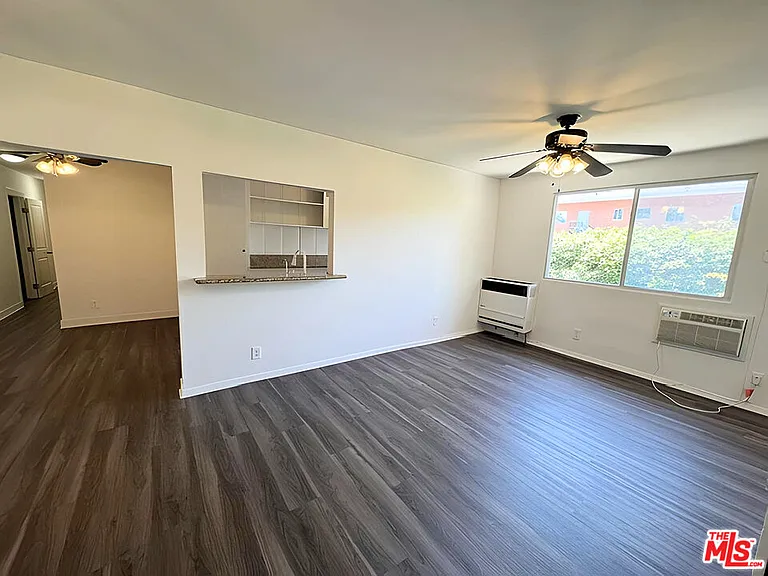 4360 1/2 Willow Brook Ave — Photo 3