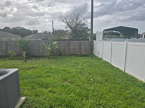 4th image of 2738 Diane Ave SE