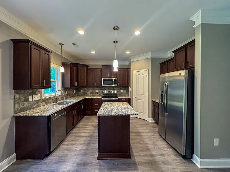 7550 Hillside Ave — Photo 5