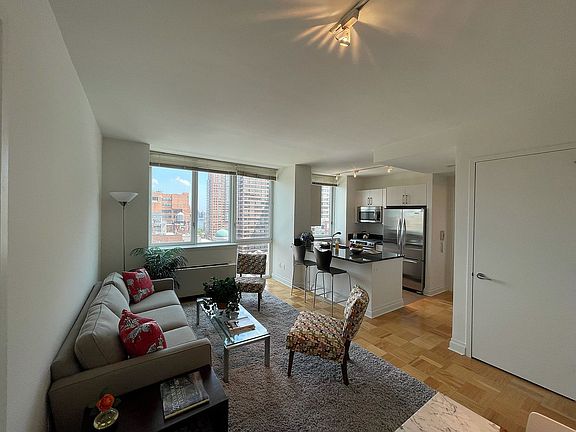 4th image of 1510 Lexington Ave APT 14E
