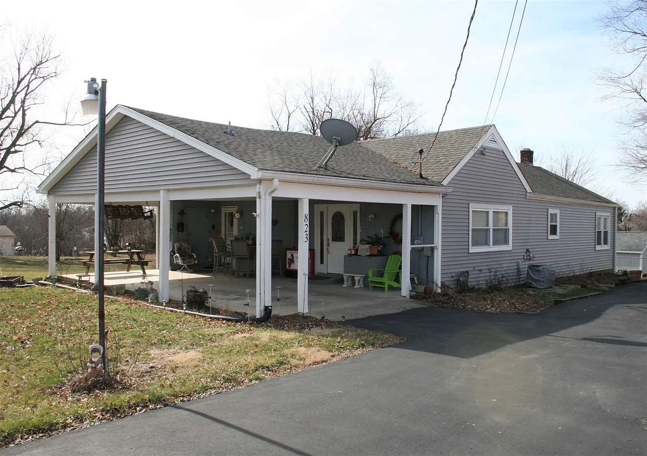 823 Willow St photo 1