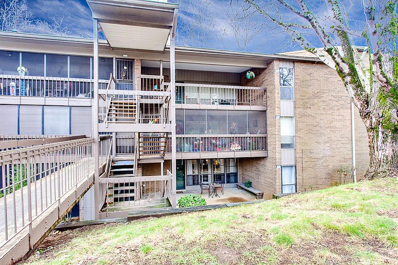 1st image of 463 Canberra Dr