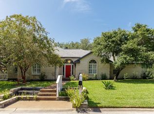 406 Champions Dr, Rockport, TX 78382