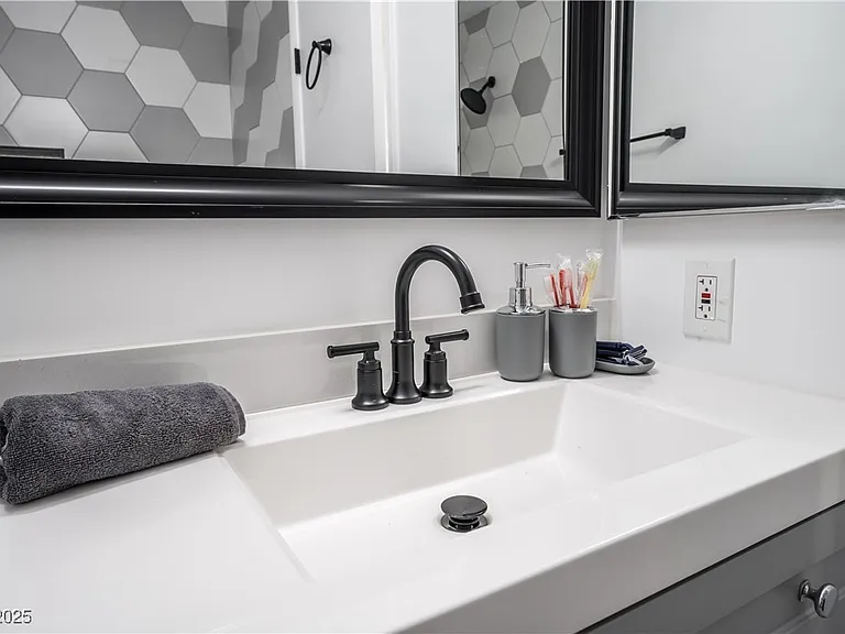 2364 Belvedere Dr — Photo 12