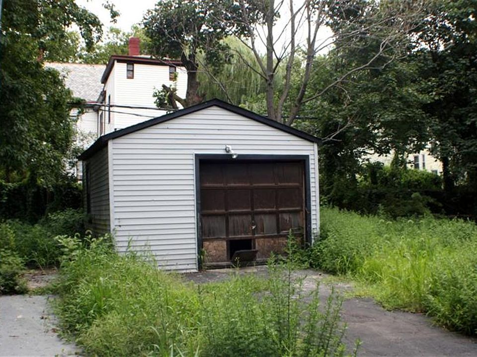Detached Garage