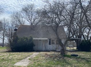 217 S 2nd St, Easton, KS 66020
