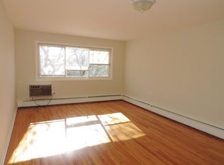 1525 Howard St #3R, Evanston, IL 60202