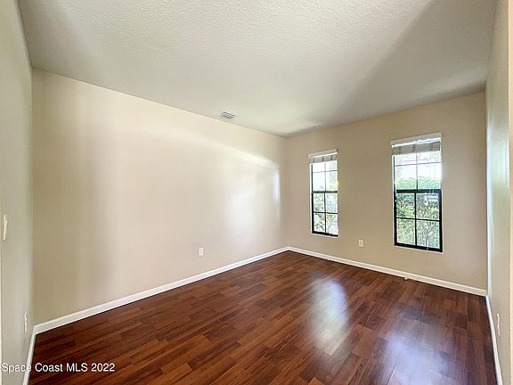 3rd image of 520 Loxley Ct