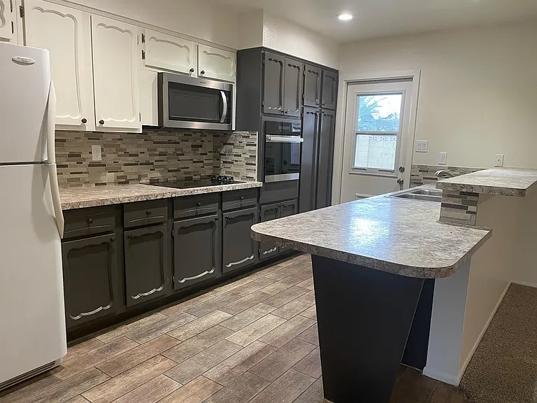 531 E Laguna Dr — Photo 8