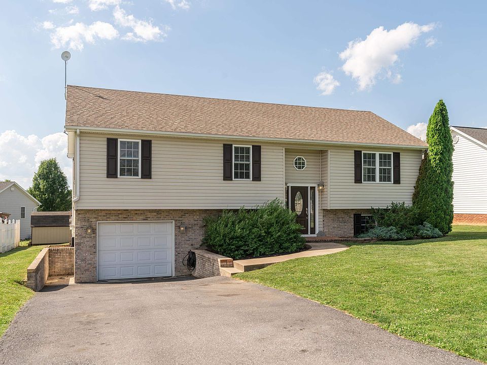 1st image of 113 S Foxhall Ln