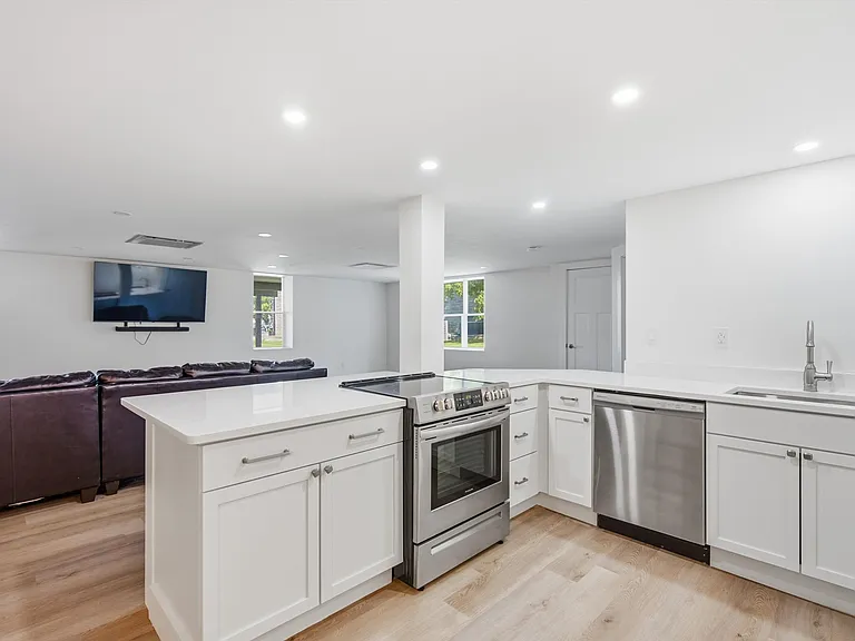 2200 S Long Lake Rd — Photo 39