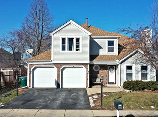 26 Garfield Ln, Streamwood, IL