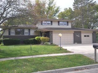 1279 Meadow Ln, Elgin, IL 60123