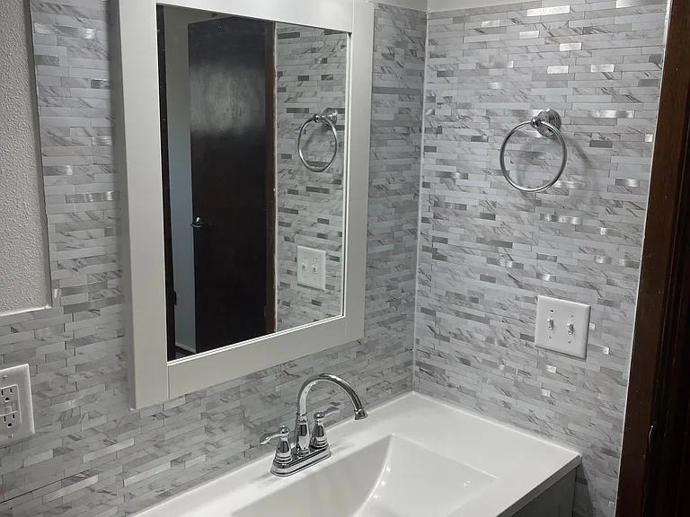 2619 Beverly Dr — Photo 5