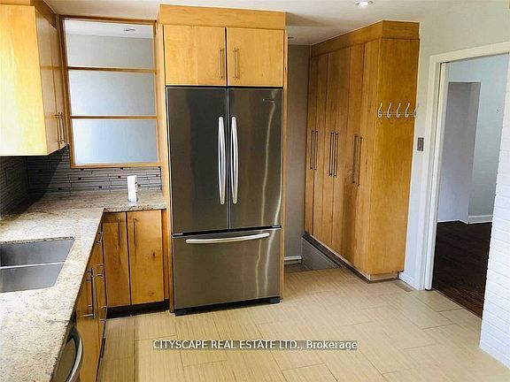 2nd image of 1476 Duncan Rd