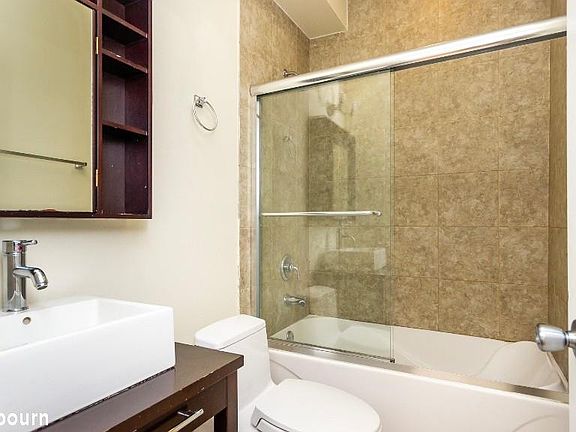 5th image of 1627 N Clybourn Ave #1325