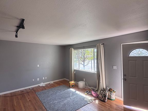 4th image of 300 N Roosevelt Ave