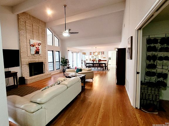3rd image of 3707 HUNTERS CIR