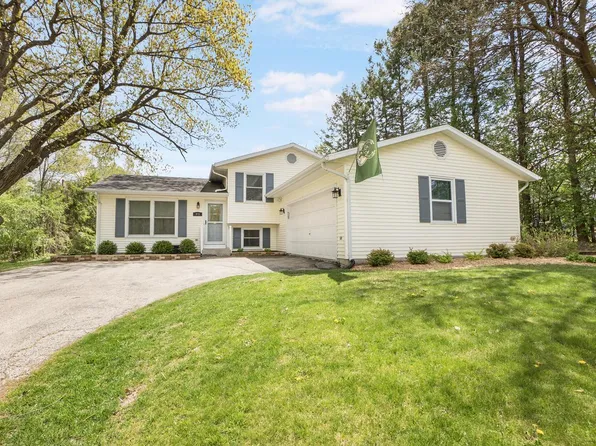 913 East Imperial DRIVE, Hartland, WI 53029