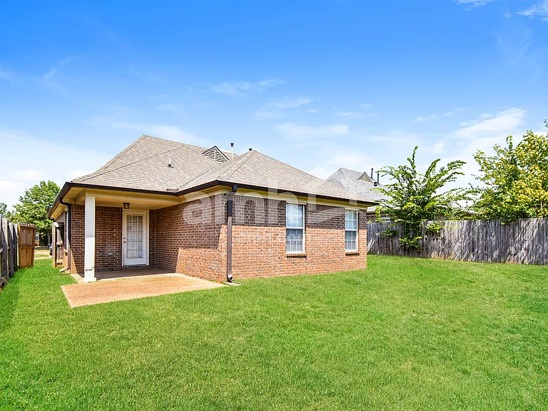 4288 Genevieve Dr — Photo 16