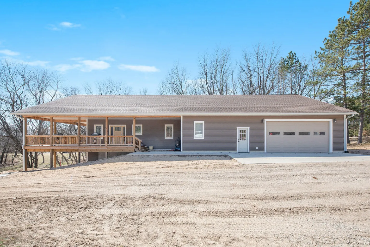 9872 N River Dr photo 1