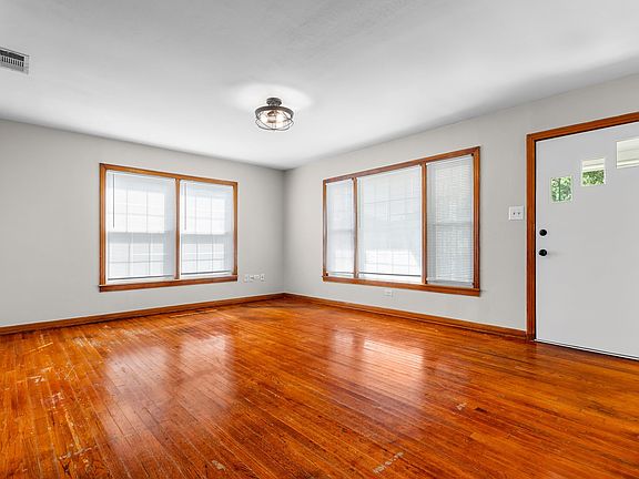 4th image of 3325 Windsor Ave
