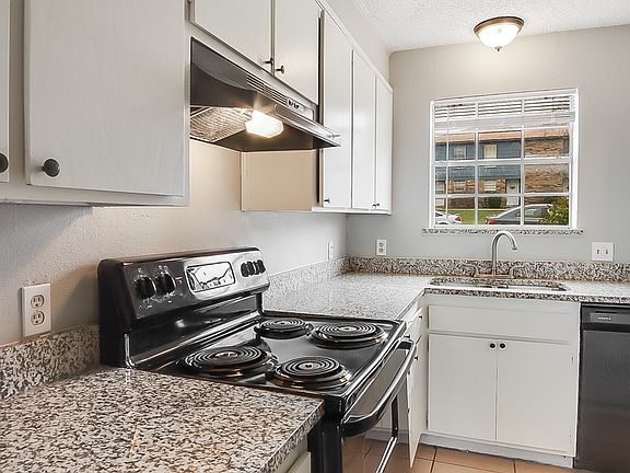 5th image of 3826 Coates Cir