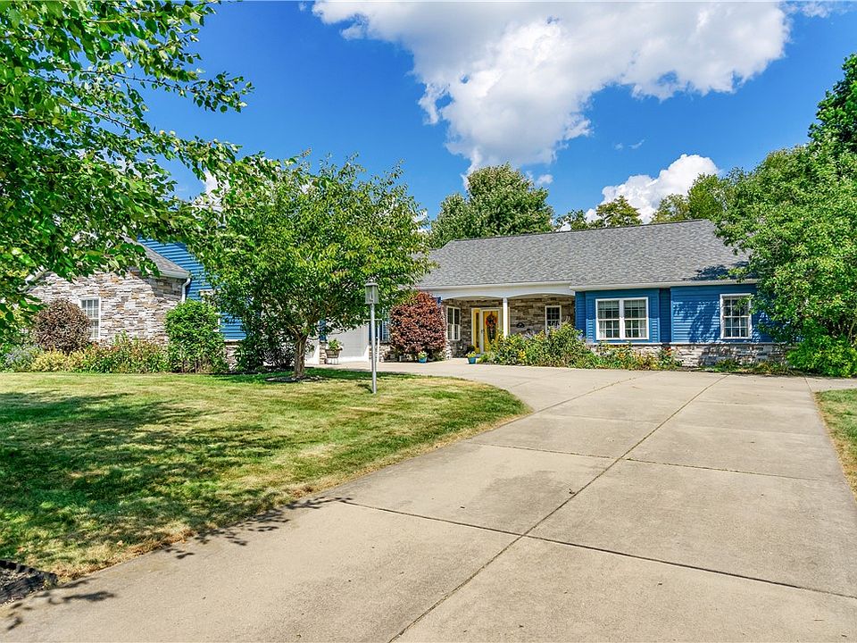1st image of 208 Camelot Dr