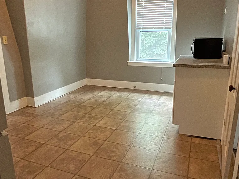 Eat-in kitchen, plenty of space for table/chairs
