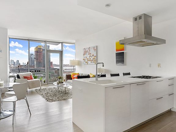 3rd image of 5-19 Borden Ave #6E