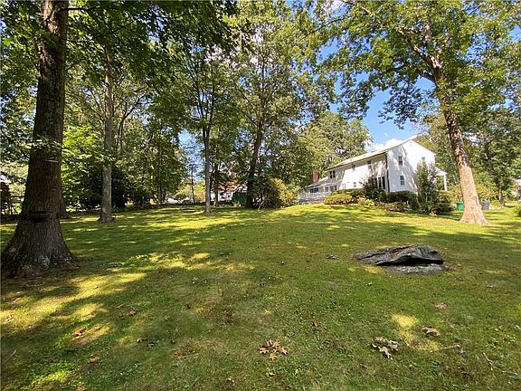5th image of 20 Nathaniel Green Dr