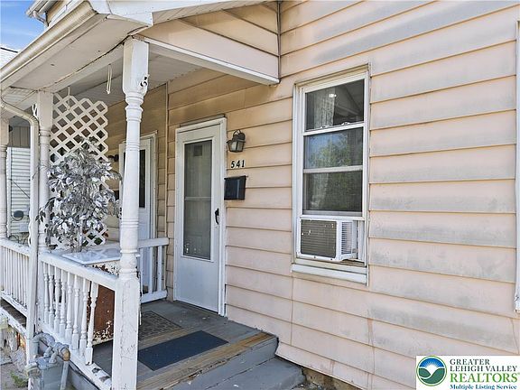 4th image of 541 N Benner Ave