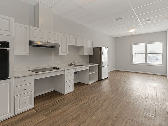 5th image of 12 Colborne St E #1480129