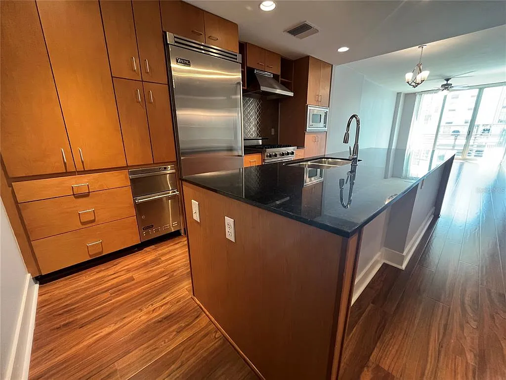 Building Photo - 1120 E Kennedy Blvd #515