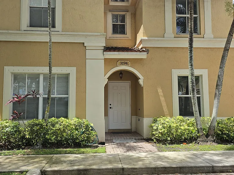 3194 SW 128th Ter #143 — Photo 1