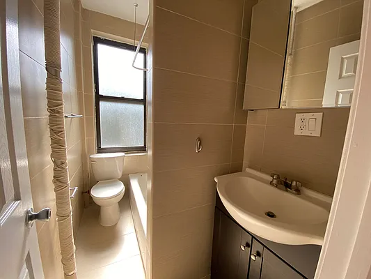 Rented by Lang Realty LLC | media 4