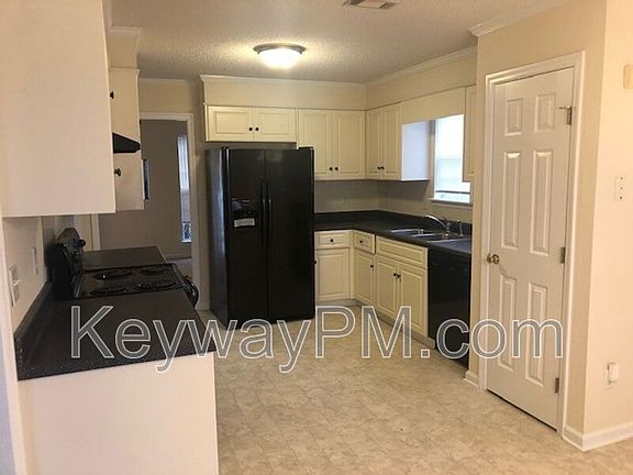 4th image of 543 Jackson St