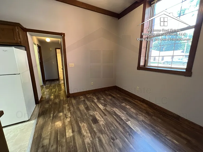 103 E 10th St #2 — Photo 8
