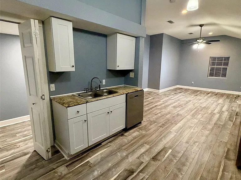 2322 Central St #4 — Photo 7