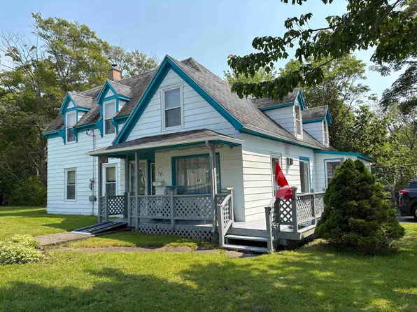 128 Regent St, Cape Breton, NS B2A 2G5