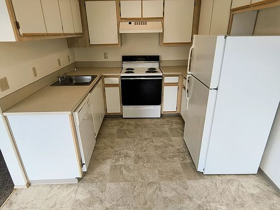 3rd image of 3010 22nd Ave #825-02