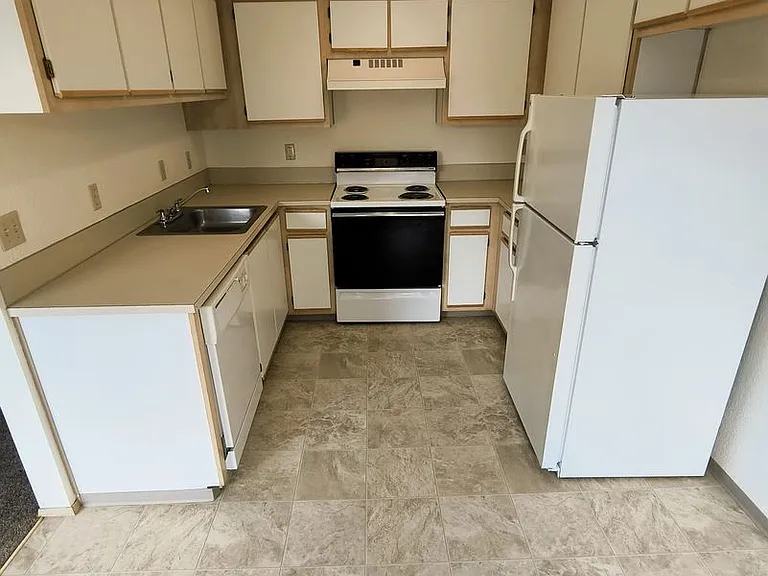 #825 Parkview Apartments — Photo 3