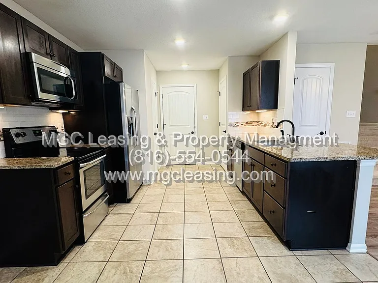 9440-9446 N Baltimore Ave — Photo 3