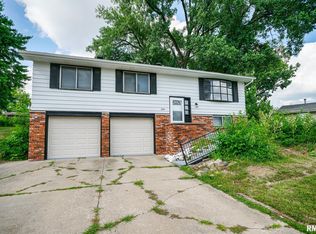2705 W Millbrook Ct, Peoria, IL 61615