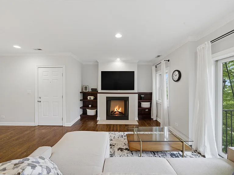 1144 W Roscoe St #3W — Photo 4